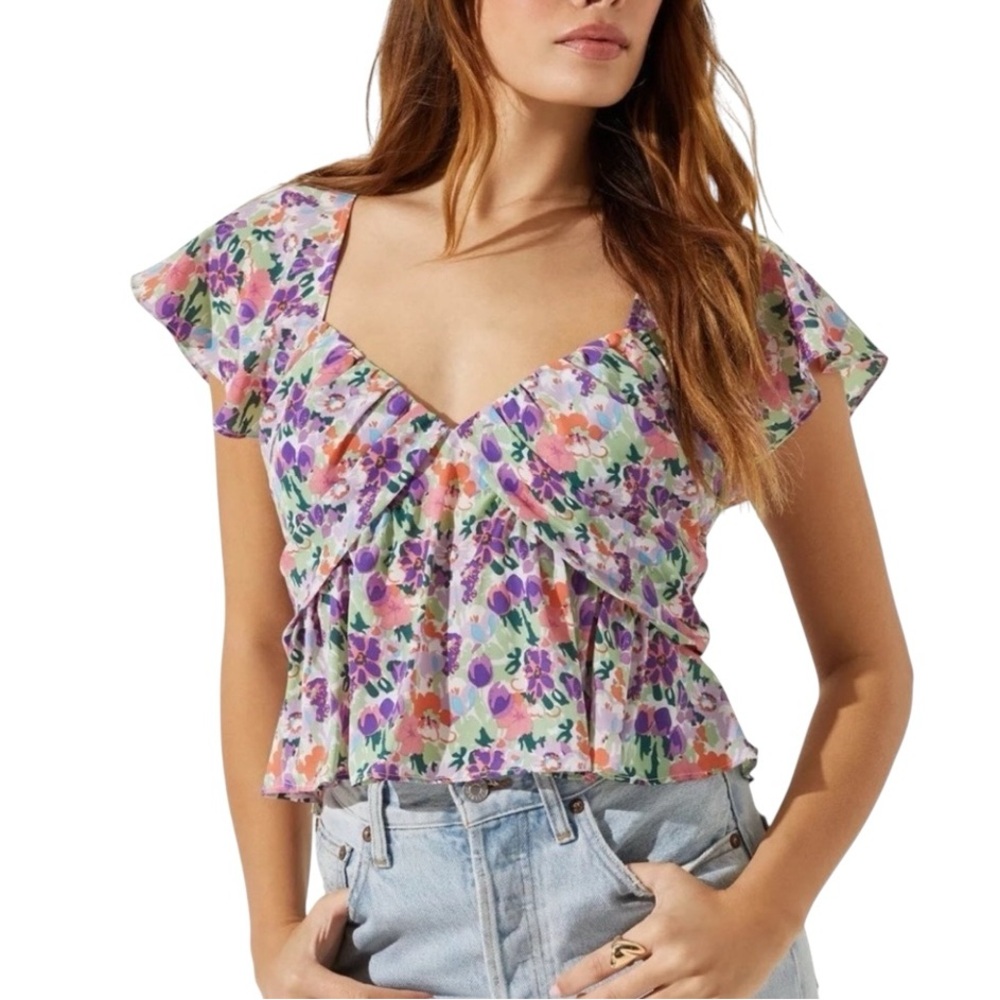 Astr Flutter Sleeve Flowy Floral Top Size M